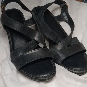 Born black women's sandals size 10